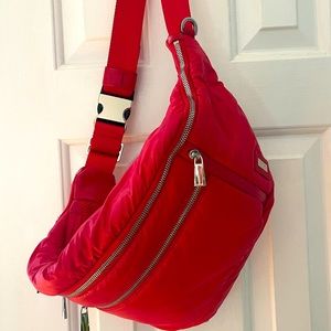 Caraa Sling Bag VGUC. 3 carrying modes. 8 pockets. Adj Strap 7.25x20.75